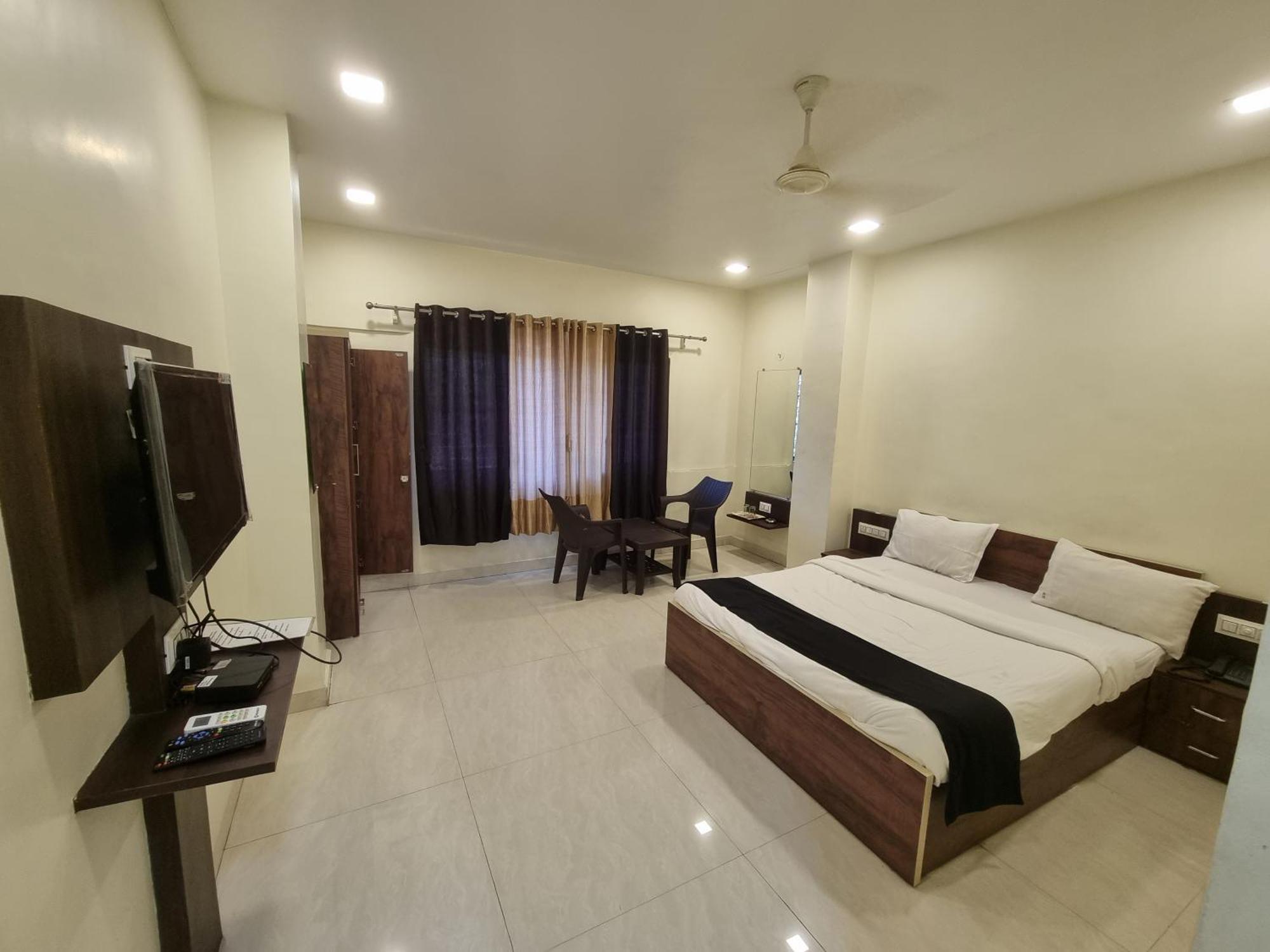 The Living Space Lonavala Exterior foto